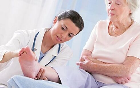 Επισκεφθείτε έναν γιατρό εάν έχετε συμπτώματα κιρσών